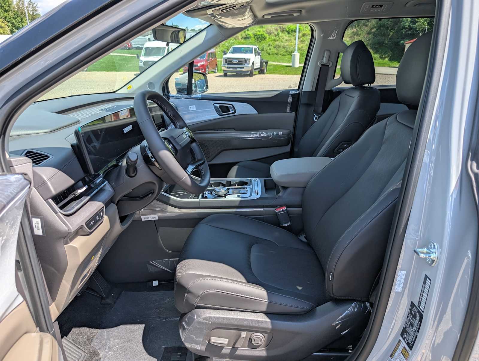 New 2027 Ceramic Silver Kia SX image 4