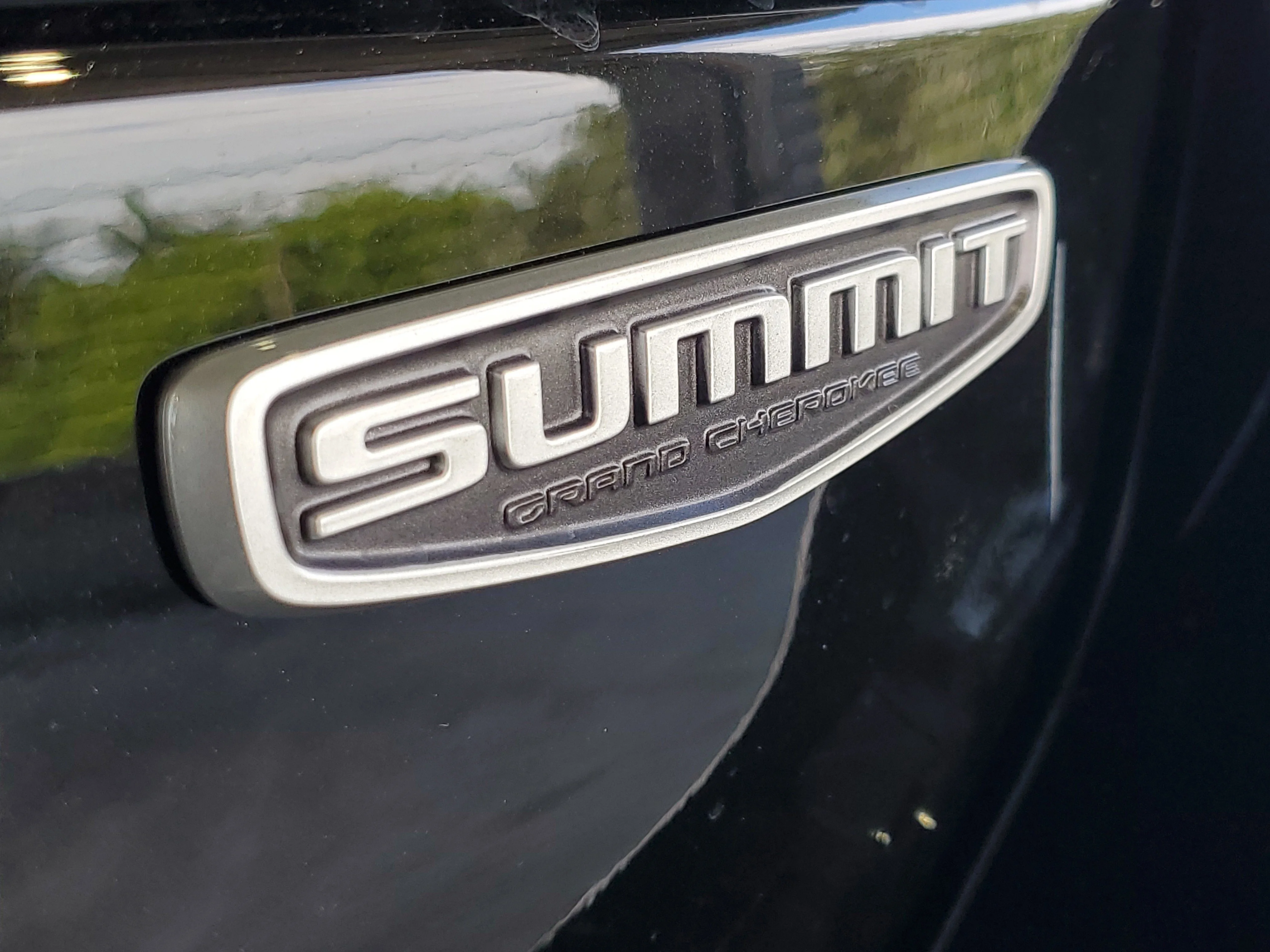 New 2026 Diamond Black Crystal Pearl-Coat Exterior Paint Jeep Summit image 5