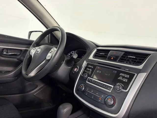 Used 2018 White Nissan 2.5 S image 31