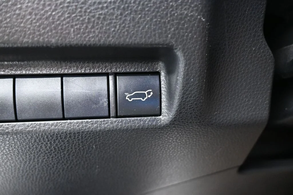 Used 2020 Silver Toyota XLE Premium image 24