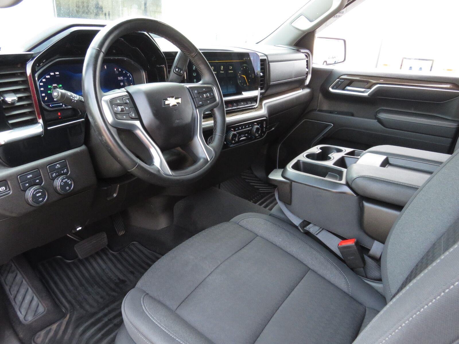 Used 2024 Lakeshore Blue Metallic Chevrolet LT image 23