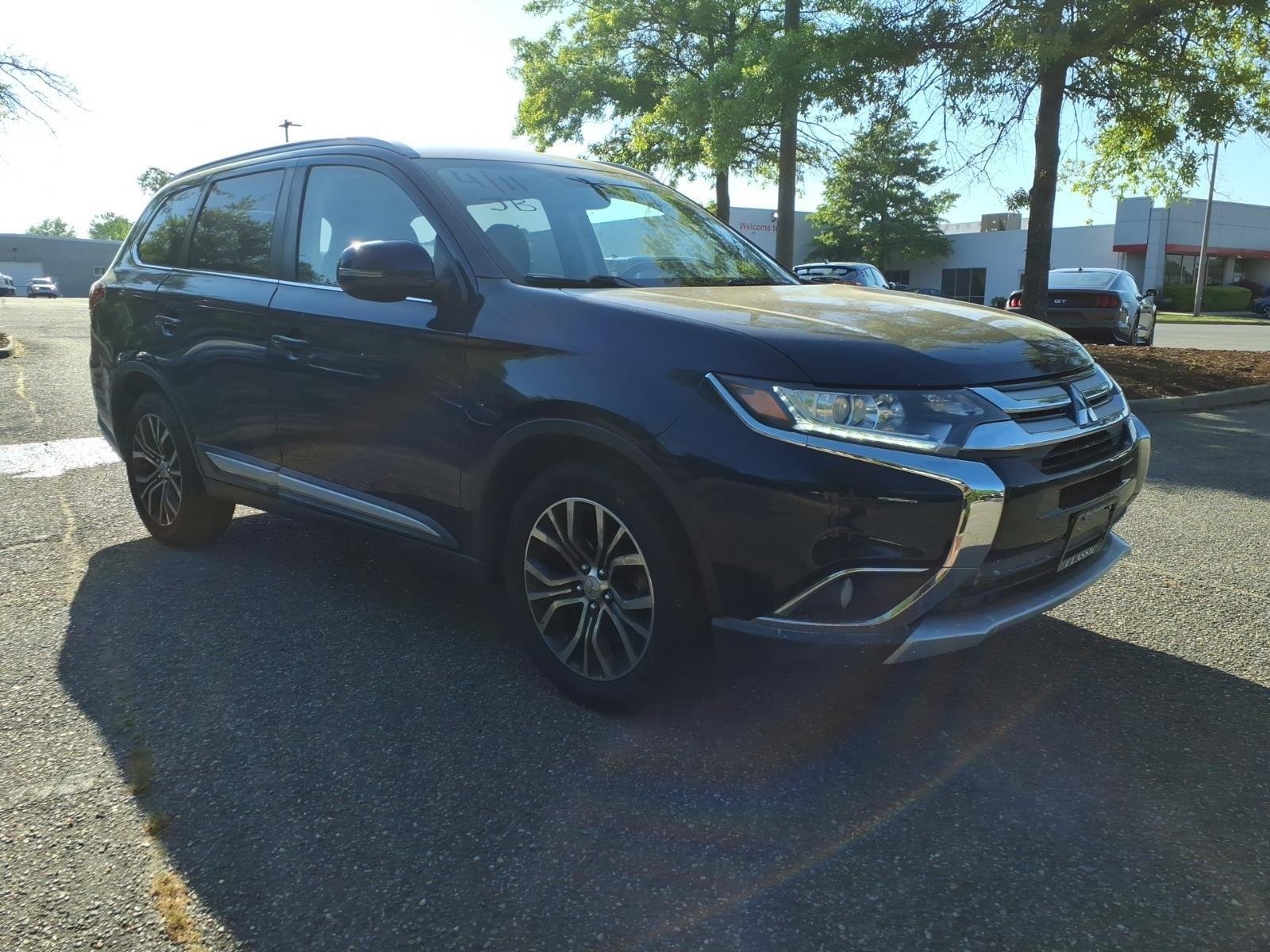 Used 2017 Cosmic Blue Metallic Mitsubishi SEL image 4