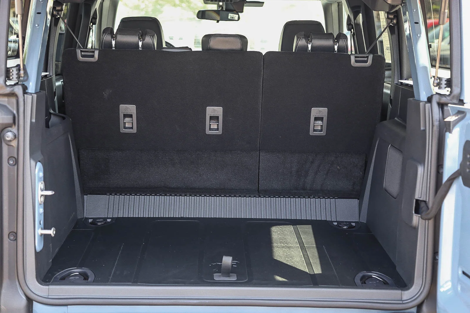 New 2025 Azure Gray Metallic Tri-Coat Ford Badlands® image 12