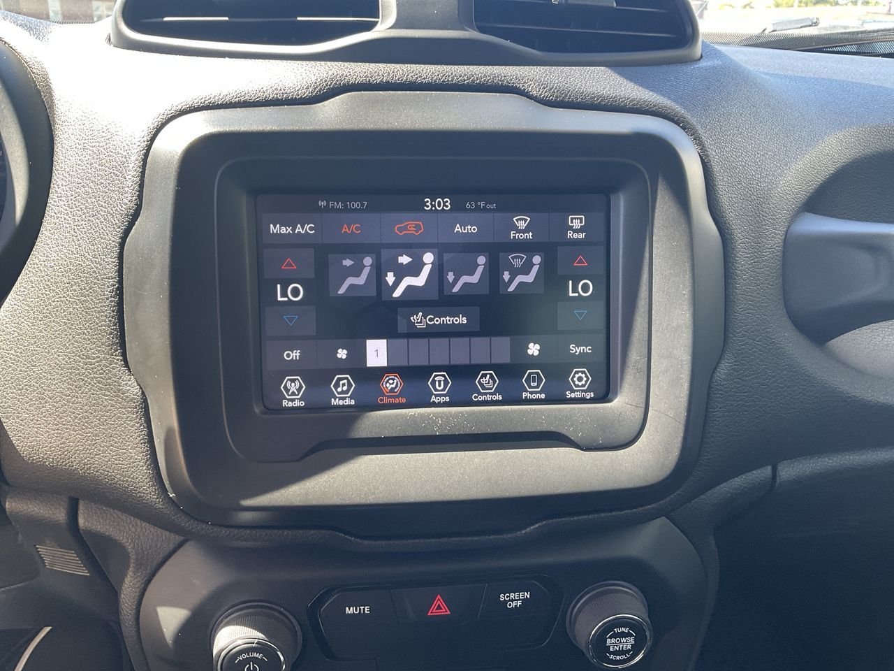 Used 2019 BLUE Jeep Latitude image 15