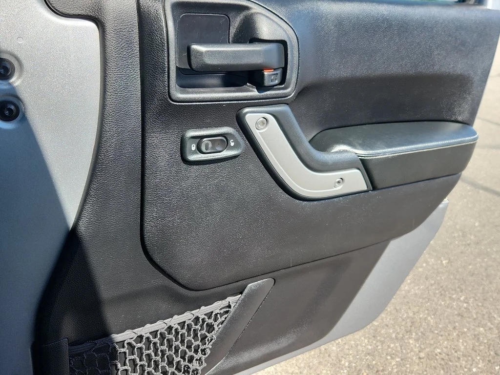 Used 2016 Silver Jeep Rubicon image 11
