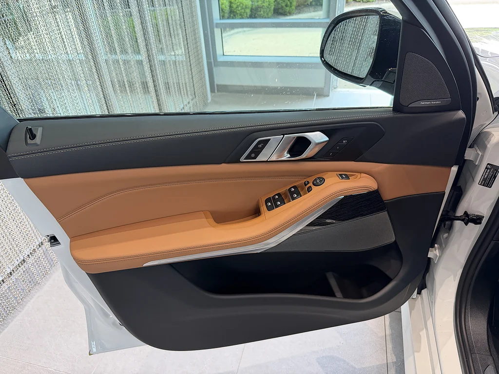New 2026 Alpine White BMW xDrive40i image 11