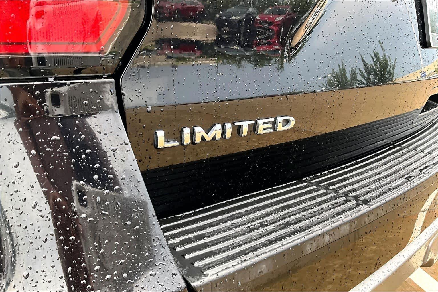 Used 2019 Agate Black Metallic Ford Limited image 30
