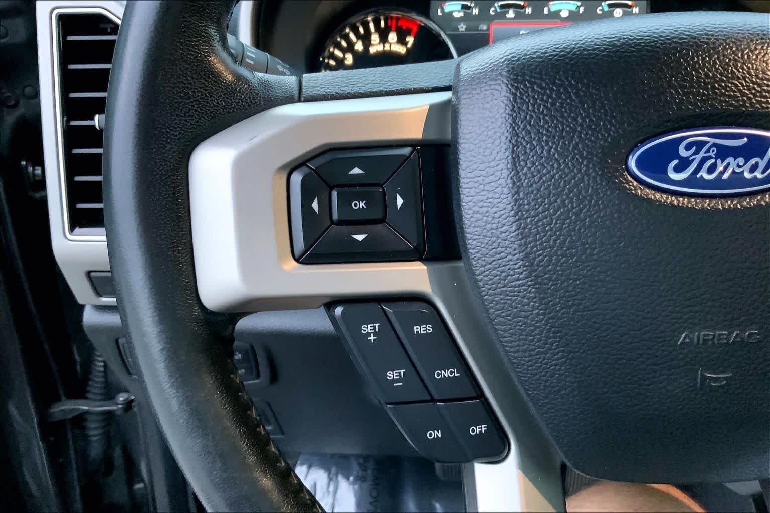 Used 2018 Magnetic Metallic Ford LARIAT image 23