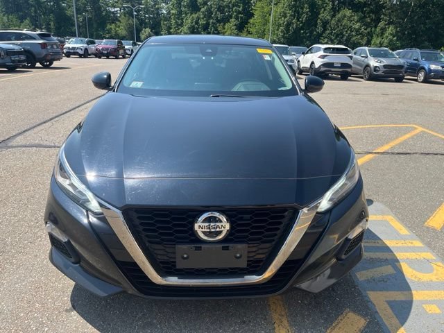 Used 2022 Super Black Nissan 2.5 SR image 8
