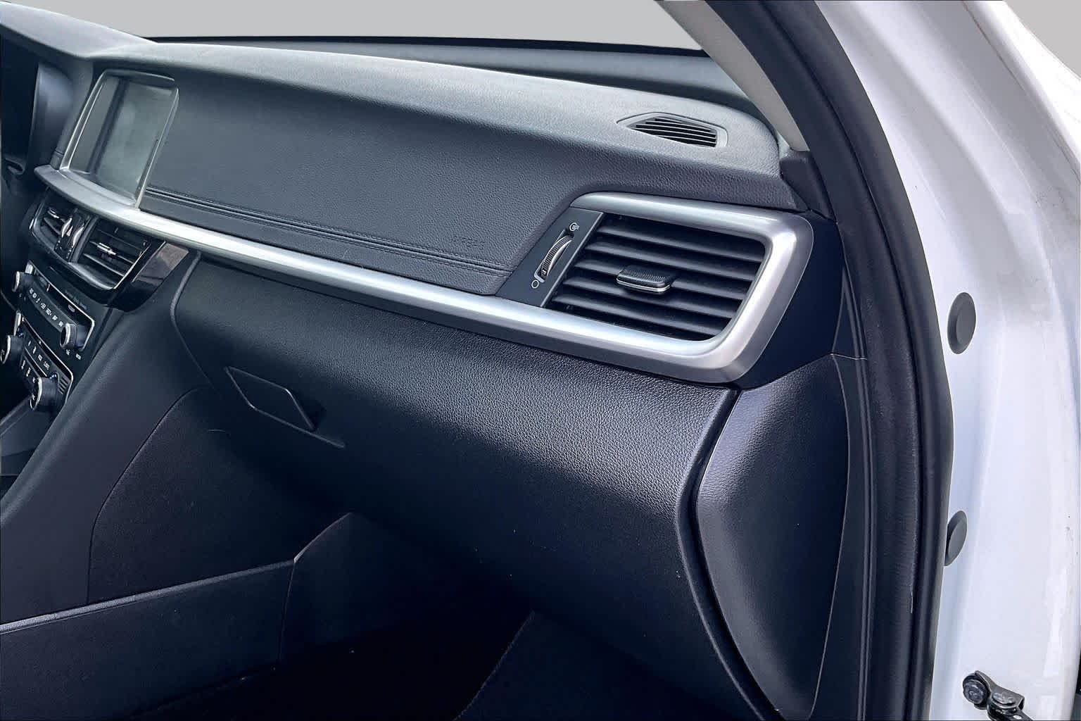 Used 2019 Snow White Pearl Kia EX image 18
