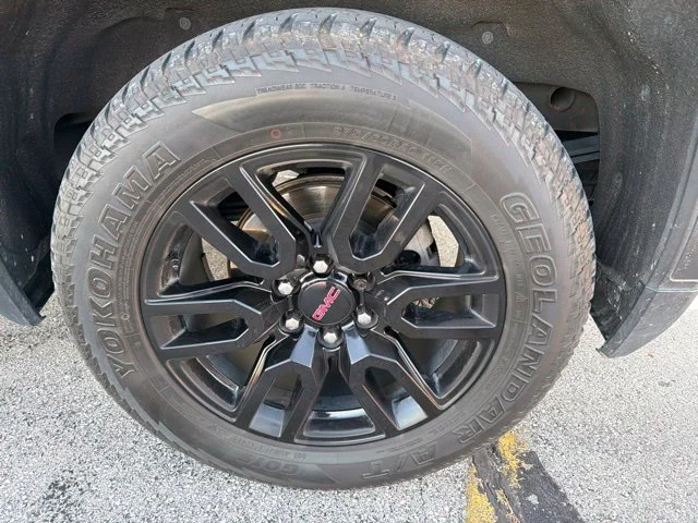 Used 2022 Summit White GMC Elevation image 9