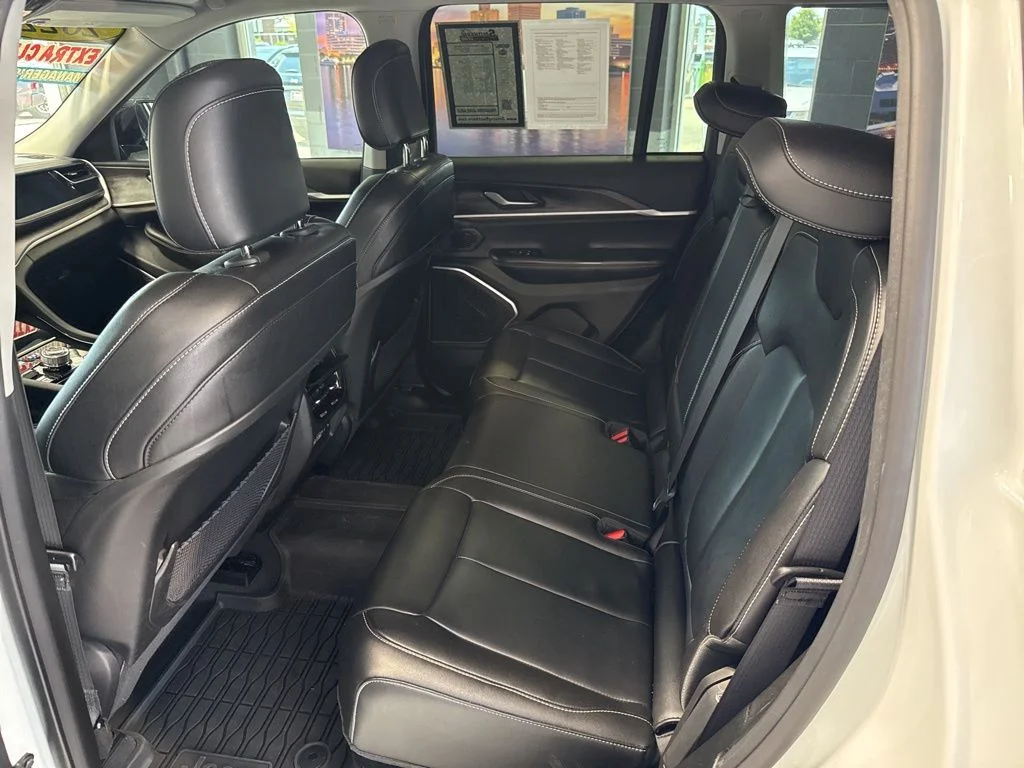 Used 2022 White Jeep 4xe image 12