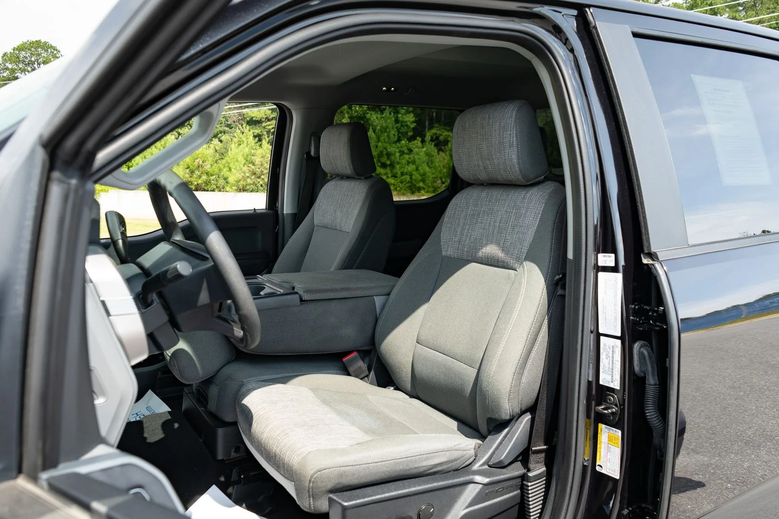 Used 2023  Ford XLT image 15