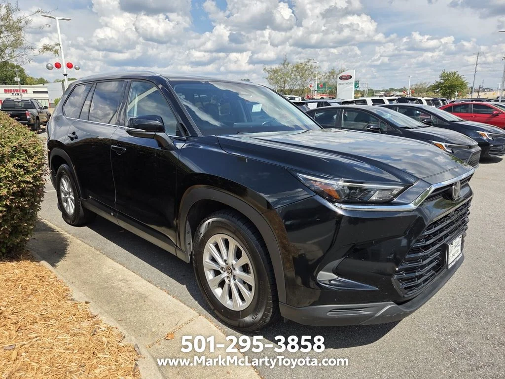 Used 2025 Black Toyota XLE image 2