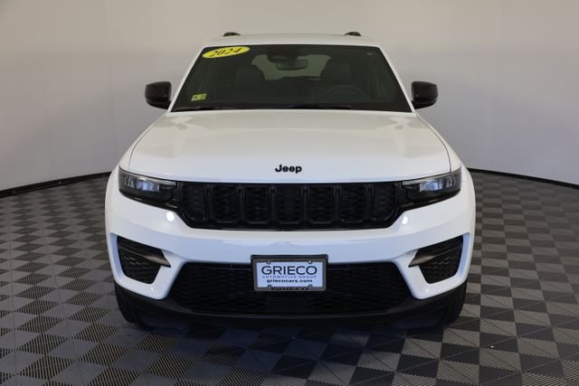 Used 2024 White Jeep Altitude X image 3