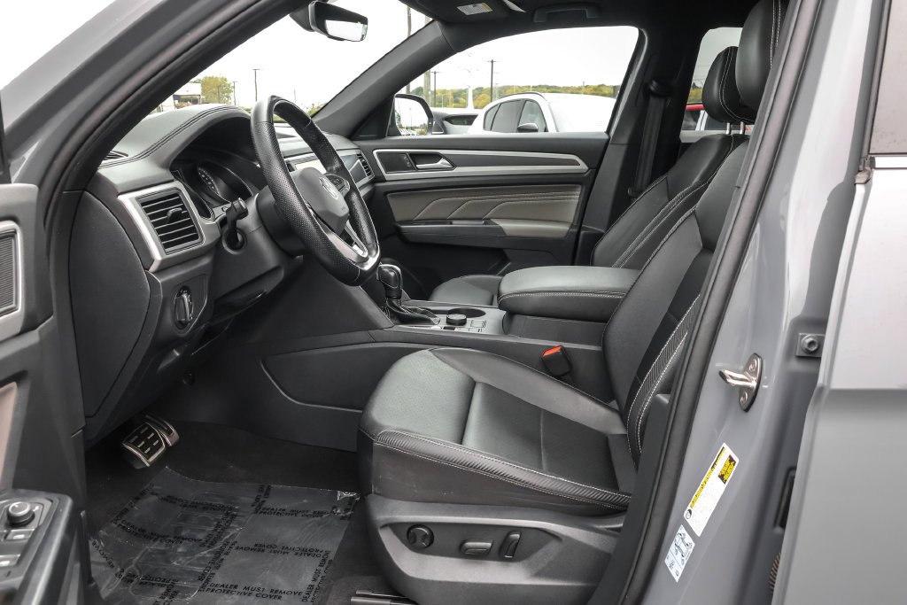 Used 2021 Gray Volkswagen 3.6L V6 SE w/Technology R-Line image 6