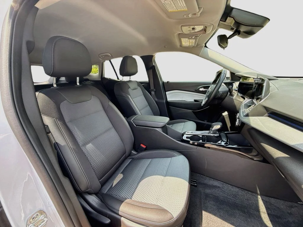 2025 Chevrolet Trax LT - Photo 30