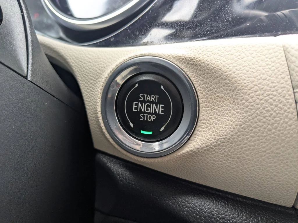 Used 2022 Summit White Buick Select image 19