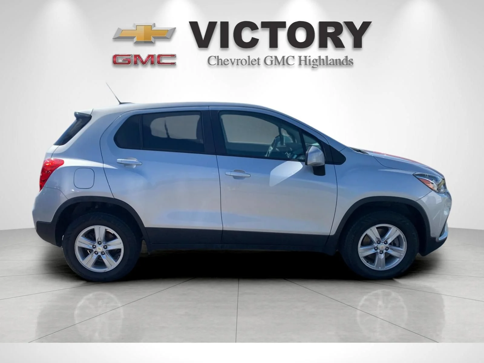 Used 2022 Silver Ice Metallic Chevrolet LS image 2