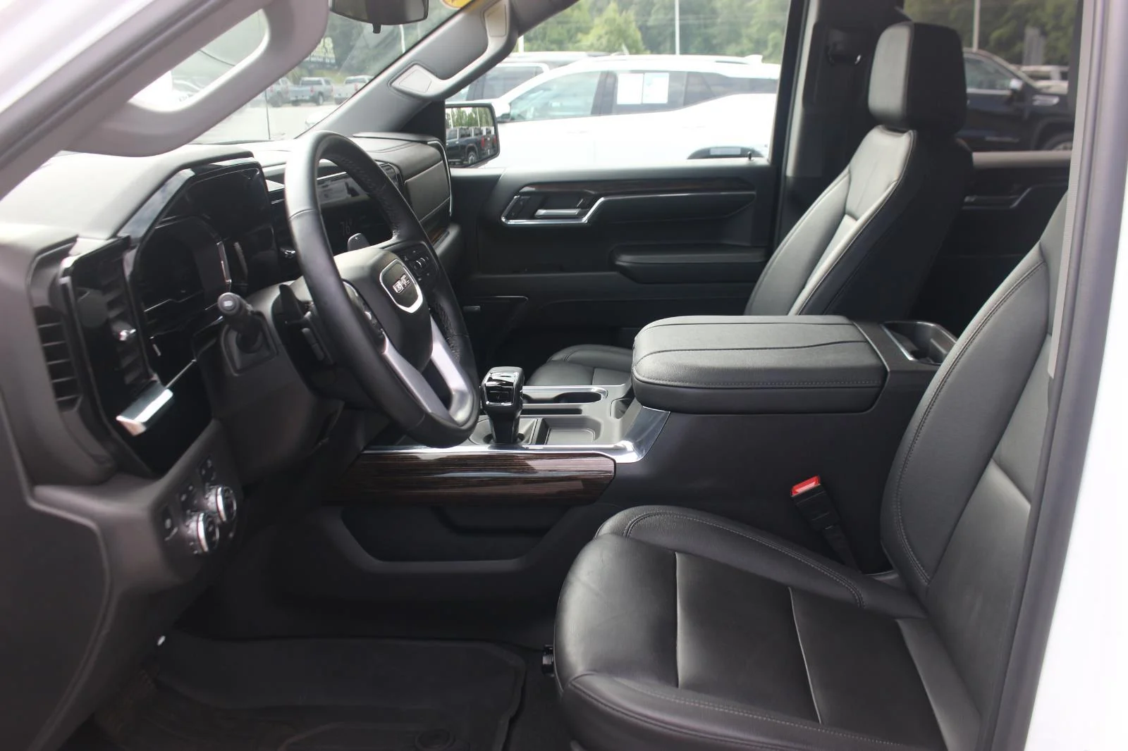 Used 2024 Summit White GMC Elevation image 15