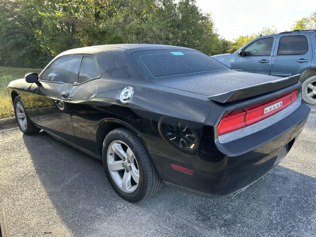 Used 2014 Black Dodge SXT image 5