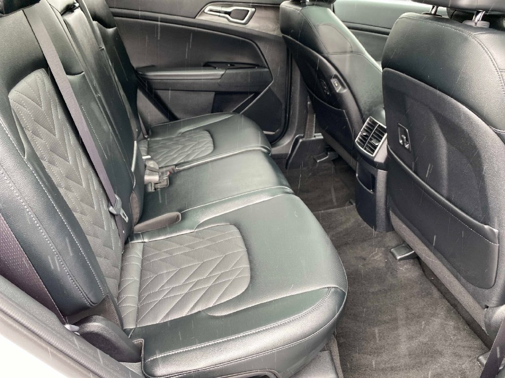 Used 2025 White Kia X-Line image 24