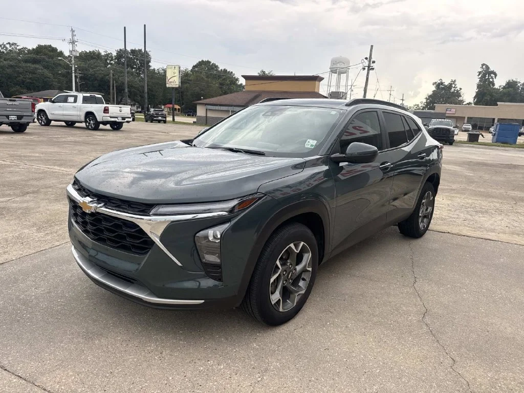 Used 2025 Gray Chevrolet LT image 3