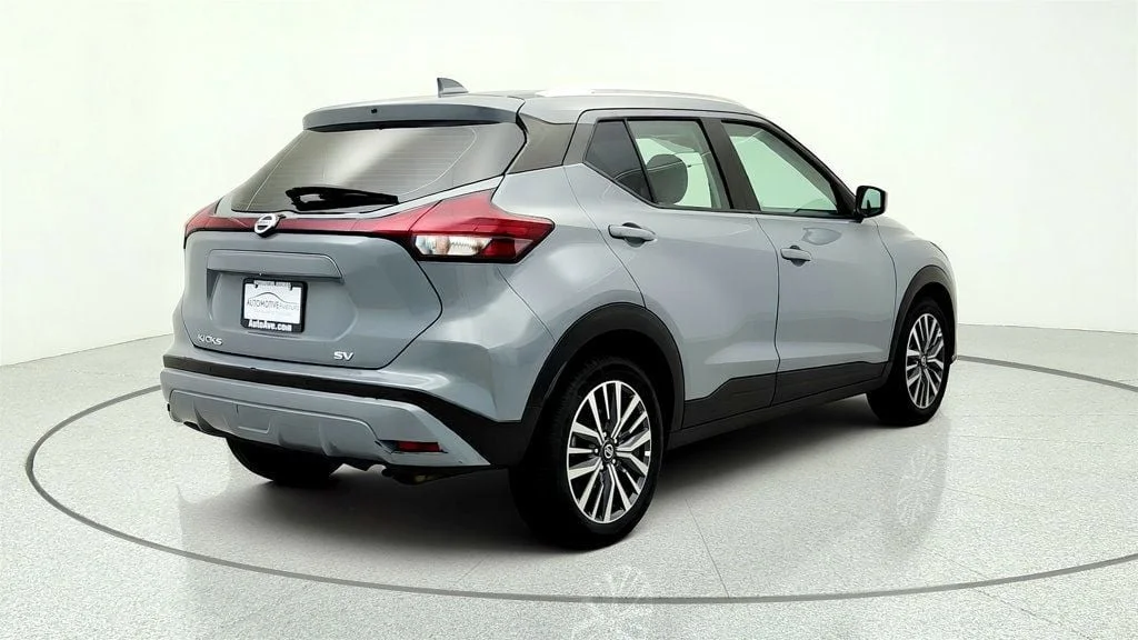Used 2021 Boulder Gray Pearl Nissan SV FWD image 5