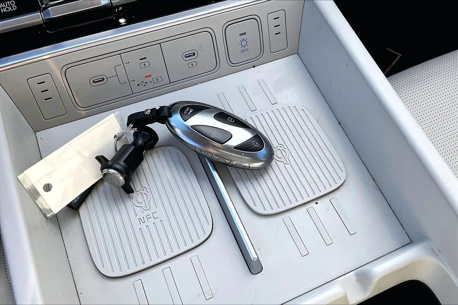 Used 2025 Hampton Gray Hyundai Calligraphy image 14