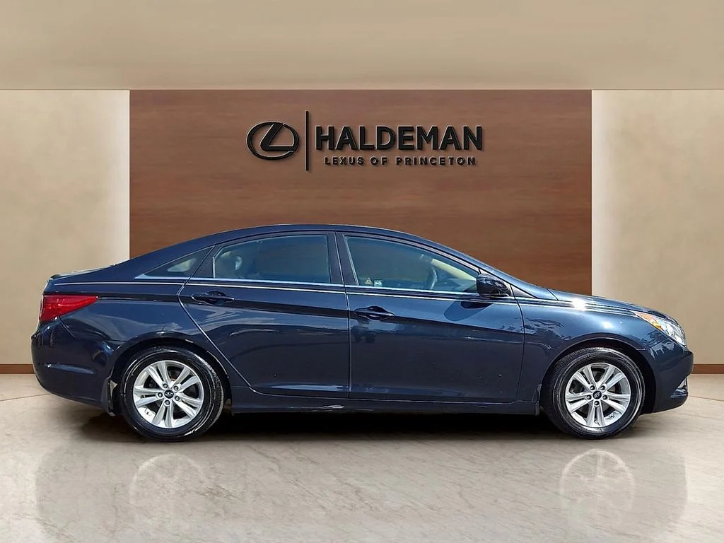 Used 2013 Blue Hyundai GLS image 7
