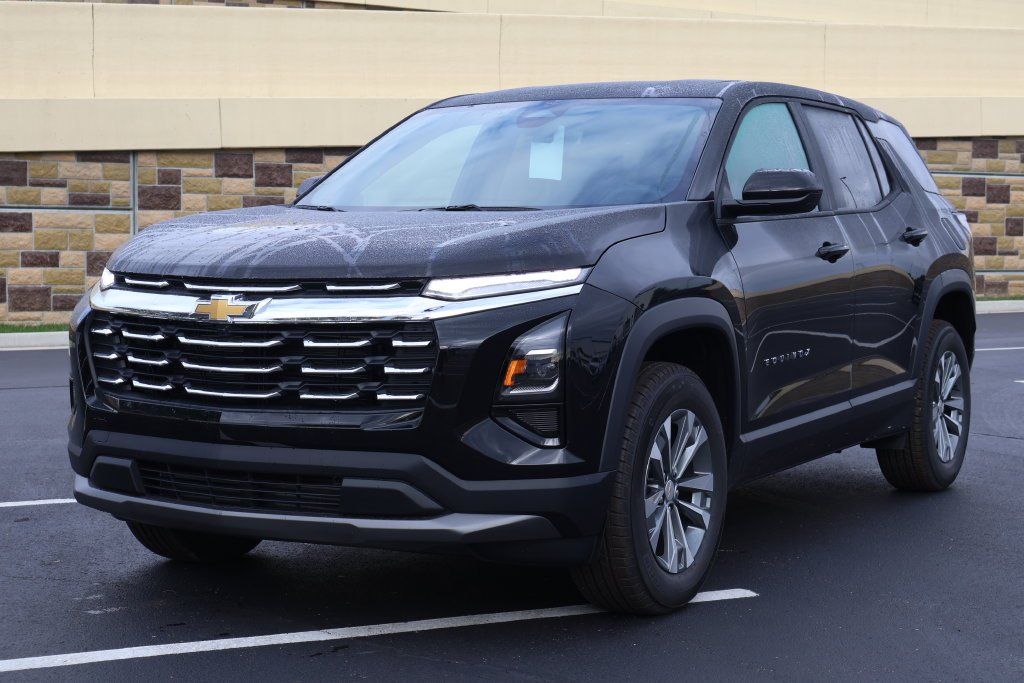 2027 Chevrolet Equinox LT - Photo 1
