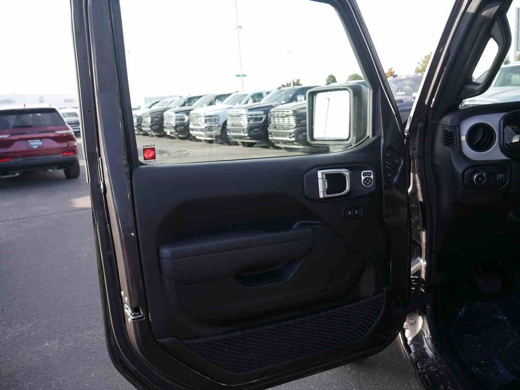 New 2026 Granite Crystal Metallic Clearcoat Jeep Sport S image 29