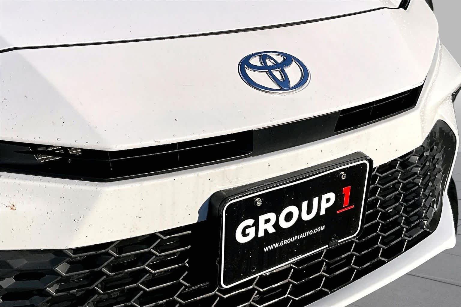 Used 2025 Ice Cap Toyota SE image 30