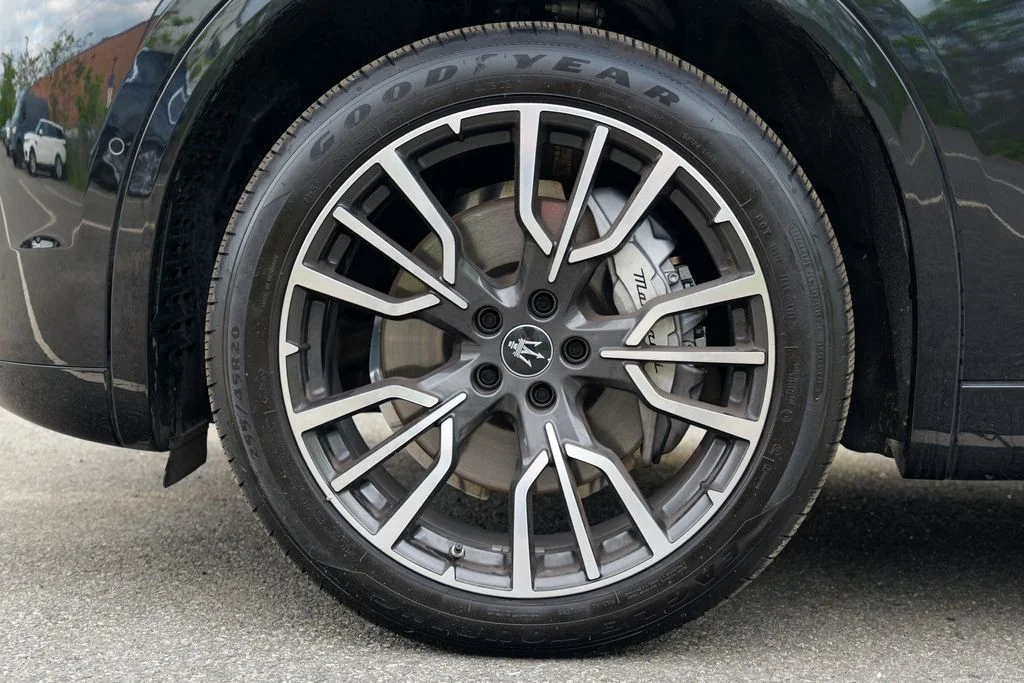 New 2025 Nero Noctis Black Maserati Base image 15