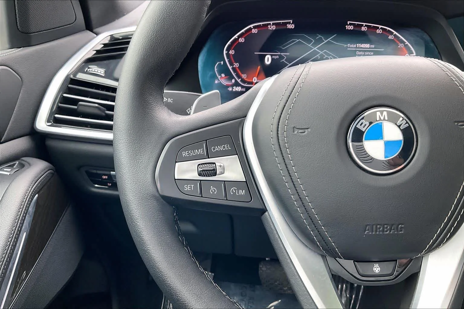 Used 2022 Black Sapphire Metallic BMW xDrive40i image 23