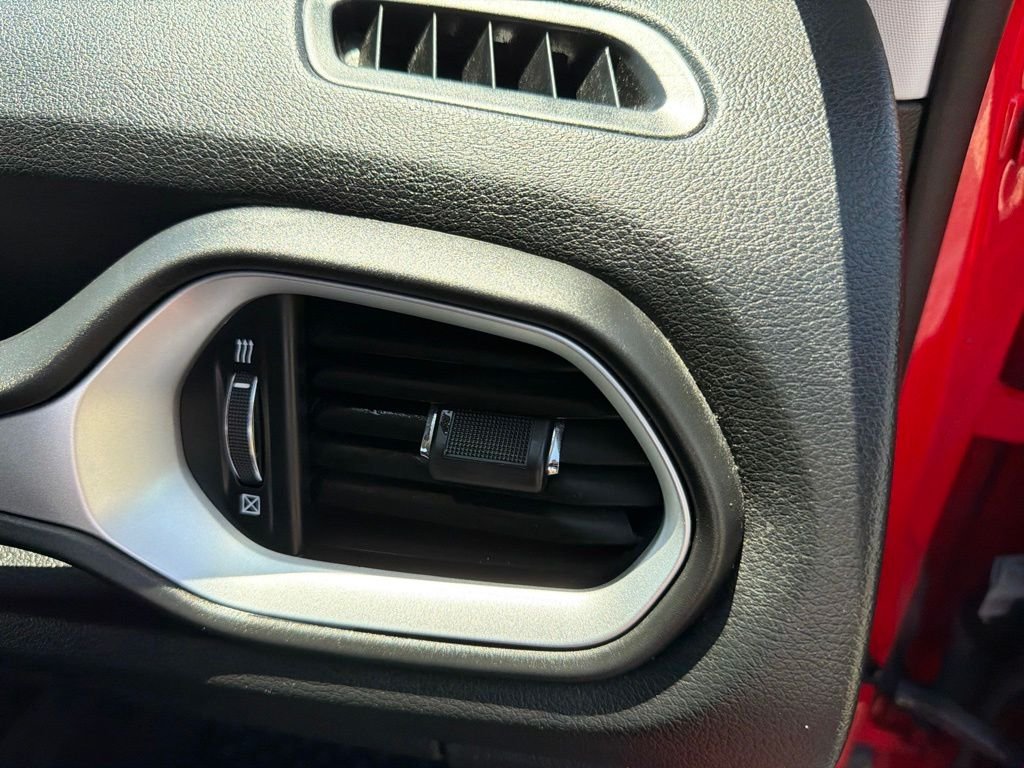 Used 2020 Red Jeep Latitude image 17