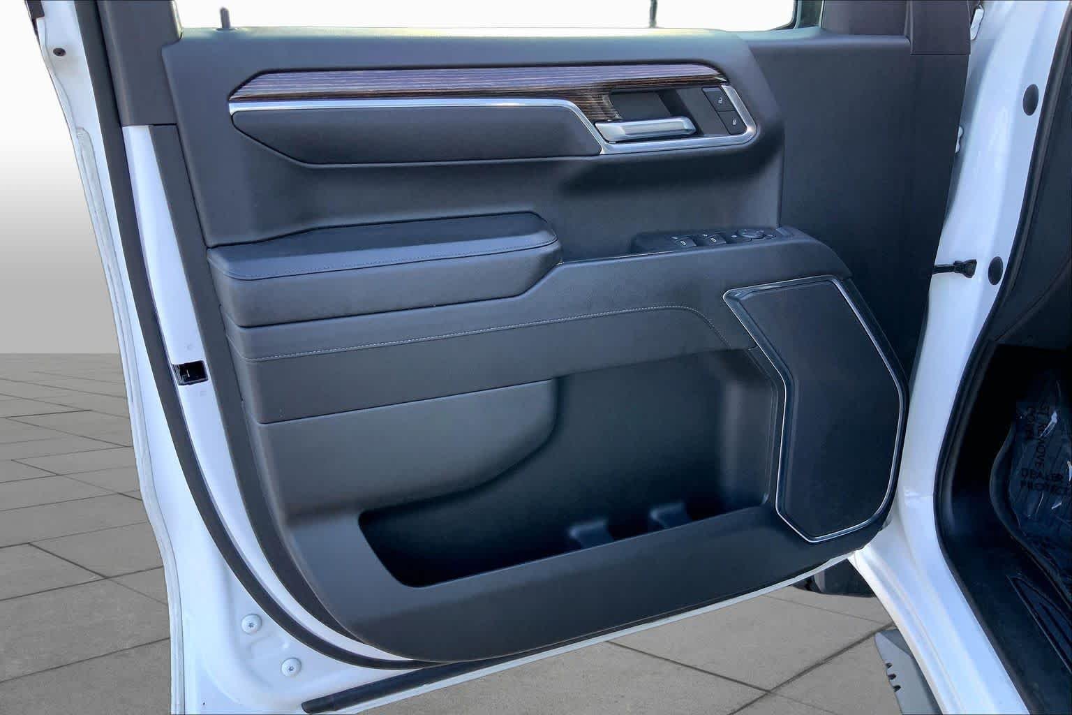 Used 2023 Summit White GMC Elevation image 20