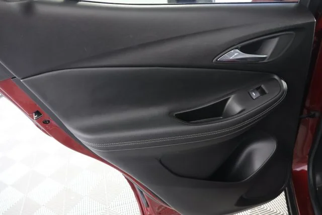 Used 2022 Red Buick Essence image 27