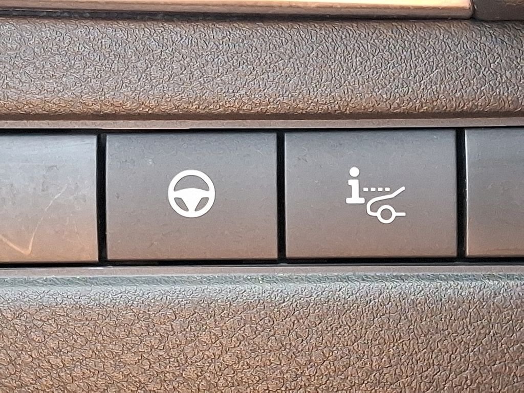 Used 2021 Black Nissan Platinum image 25
