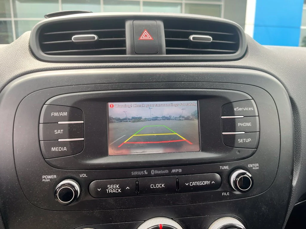 Used 2014 Silver Kia Plus image 4