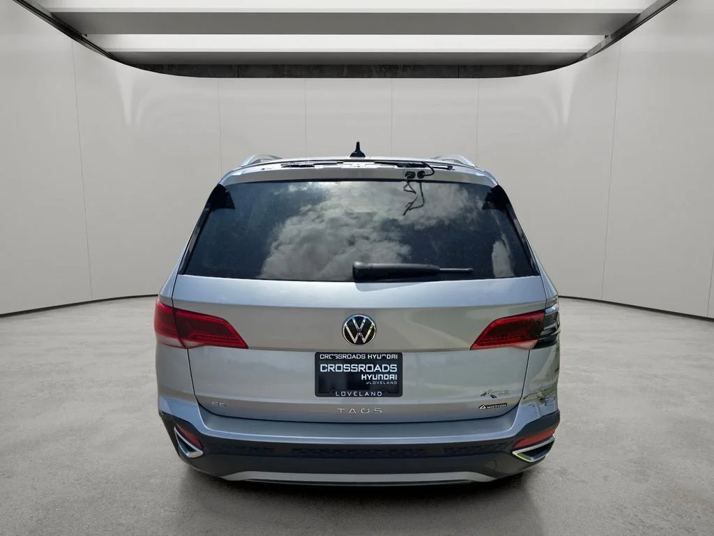 Used 2022 Pyrite Silver Metallic Volkswagen SE image 4