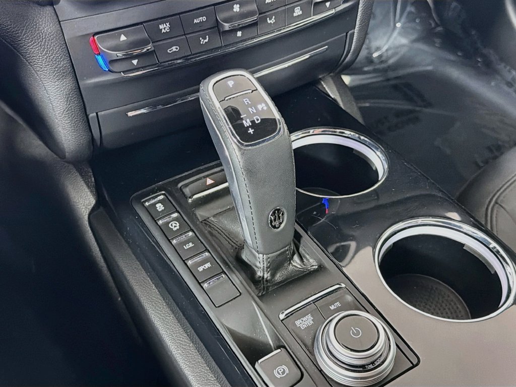 Used 2022 Black Maserati Modena Q4 image 17