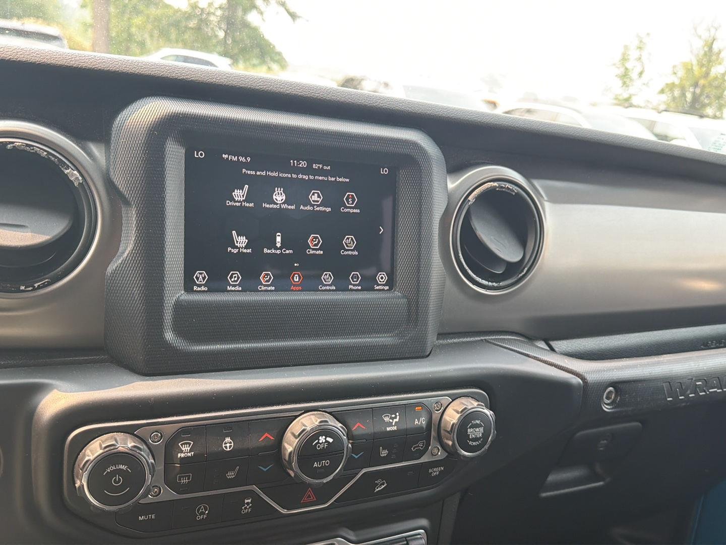 Used 2019 Bikini Pearlcoat Jeep Sport S image 10