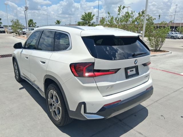 Used 2024 White BMW xDrive28i image 4