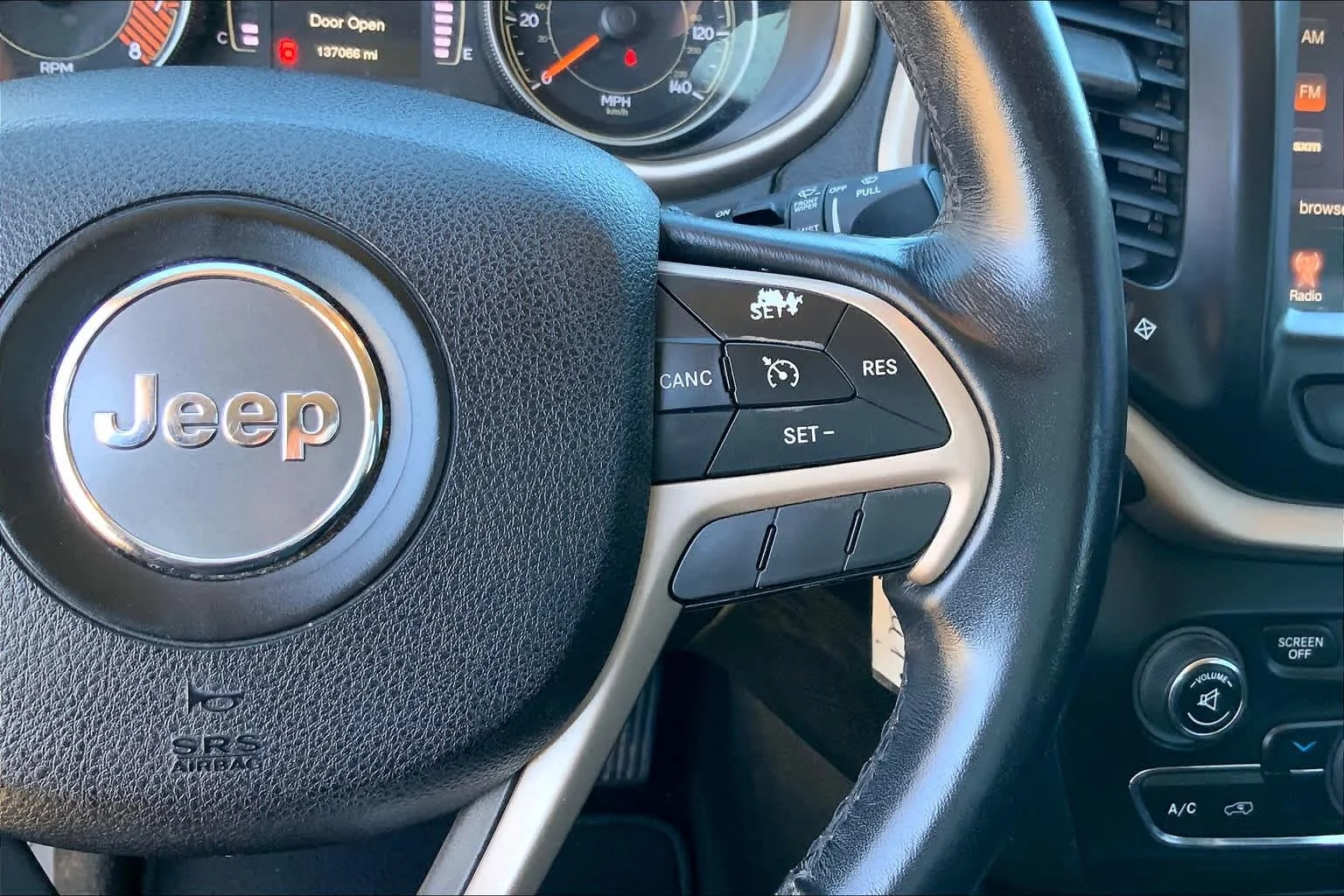 Used 2015 Granite Crystal Metallic Clearcoat Jeep Latitude image 23