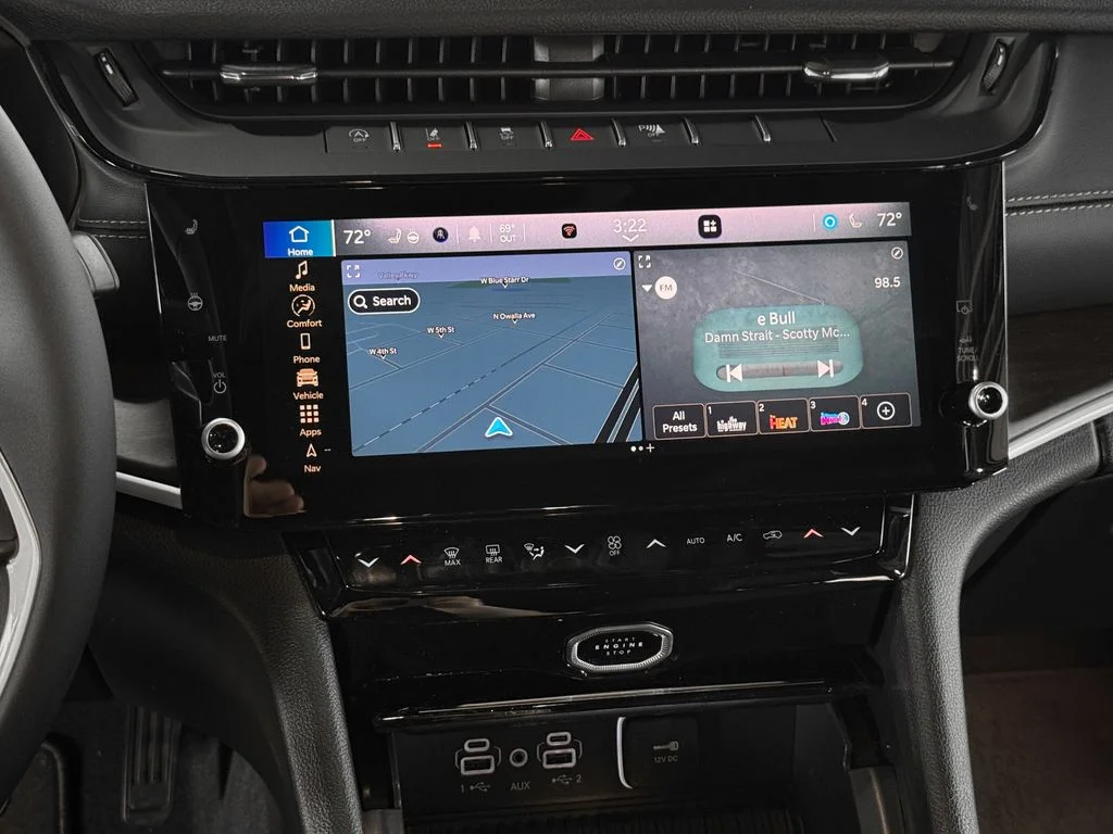 New 2026 White/off-white Jeep Laredo image 25