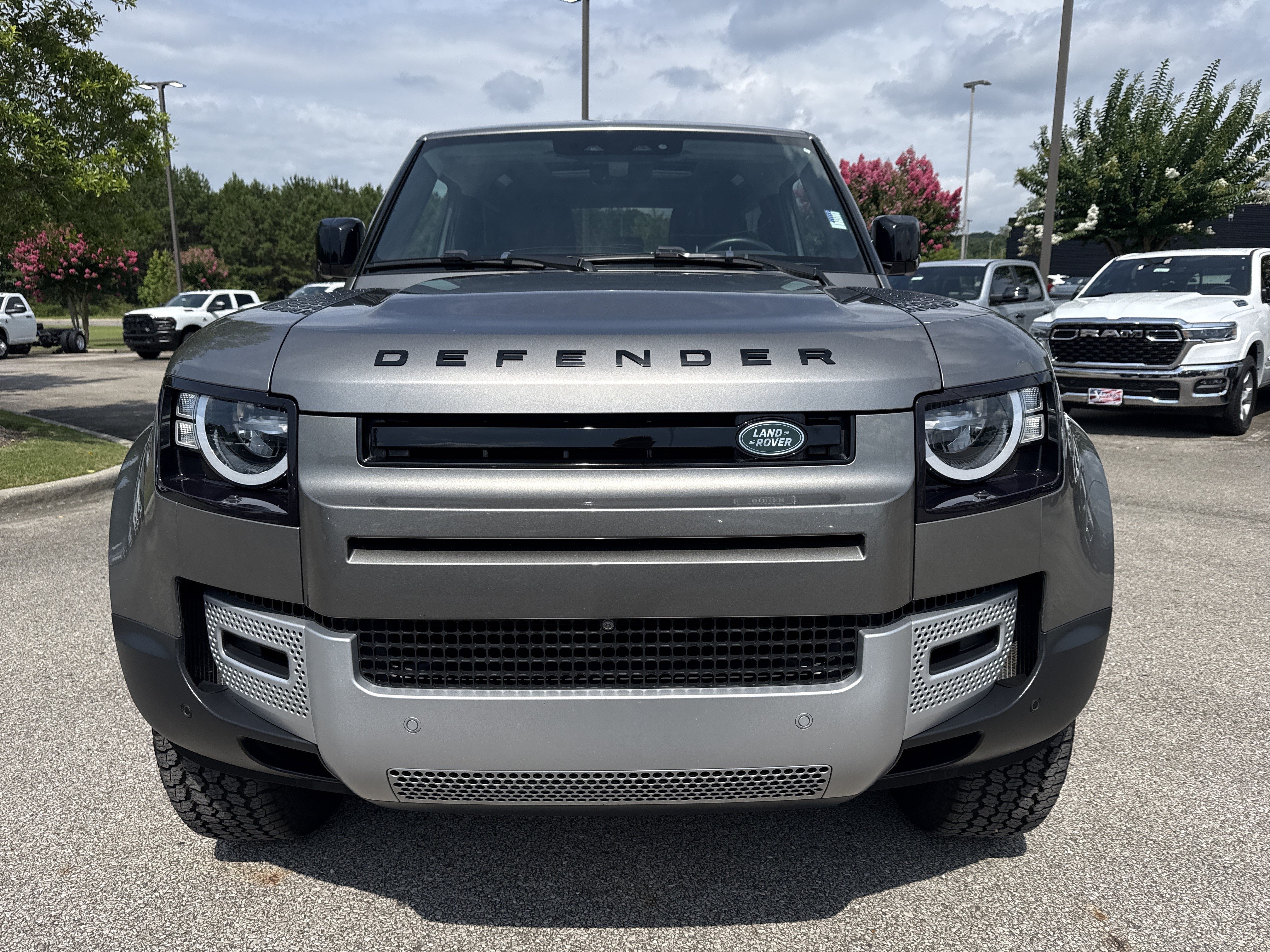 Used 2023  Land Rover S image 2