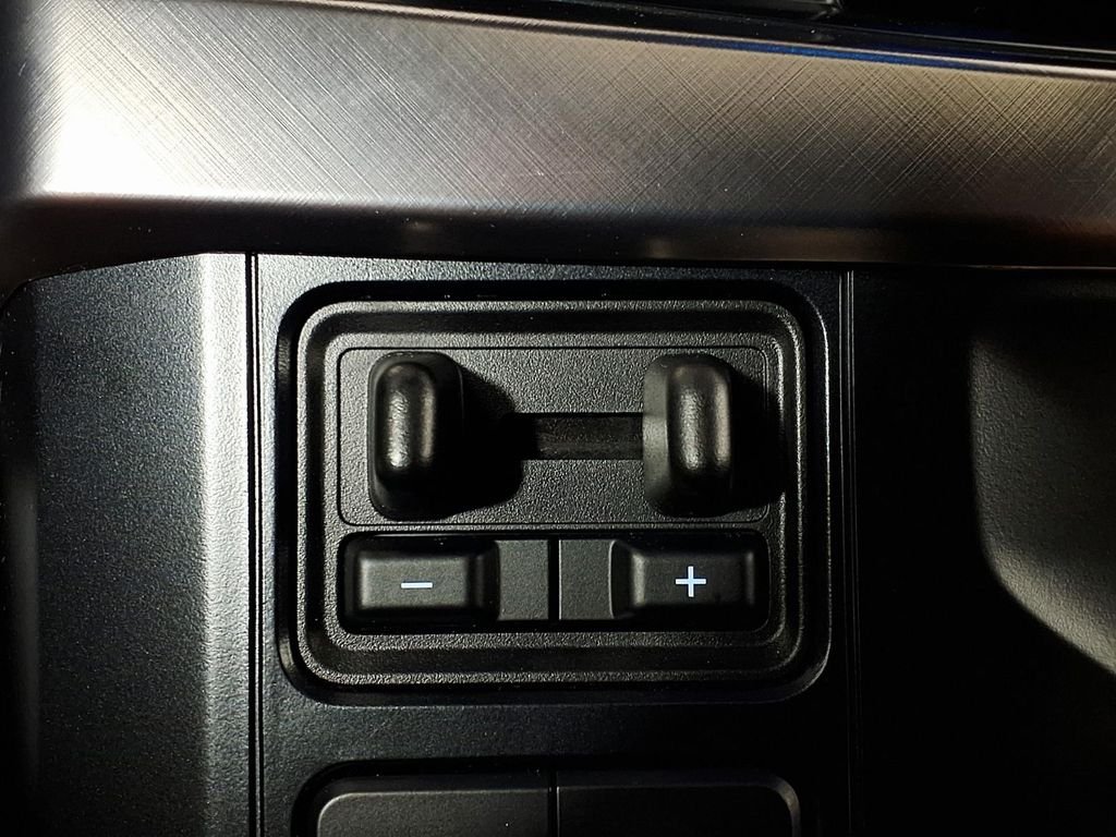 Used 2024  Ford King Ranch image 23
