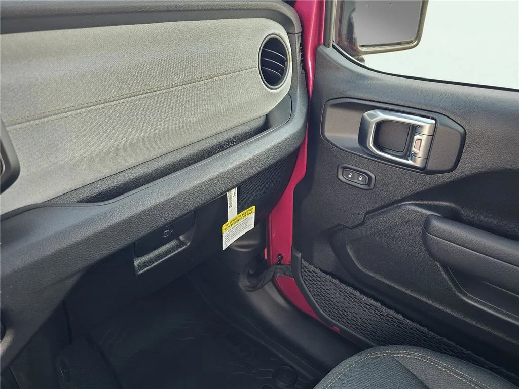 New 2026 Tuscadero Pearlcoat Jeep Sport S image 27