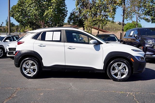 Used 2023 White Hyundai SEL image 6